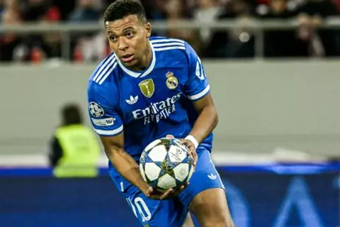 هاتريك تاريخي في دوري أبطال أوروبا.. مبابي يتألق ضد أولمبياكوس (فيديو)